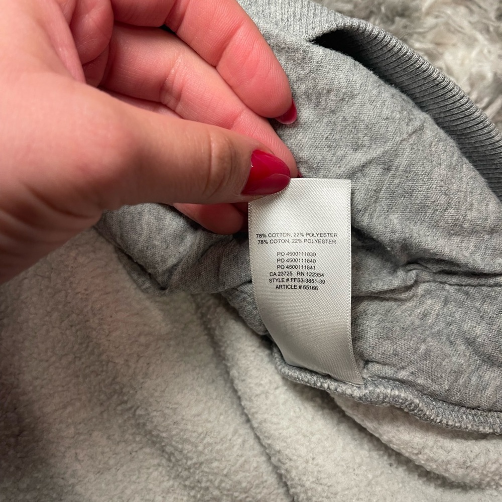 Aritzia TNA Crewneck - Picture 6 of 6